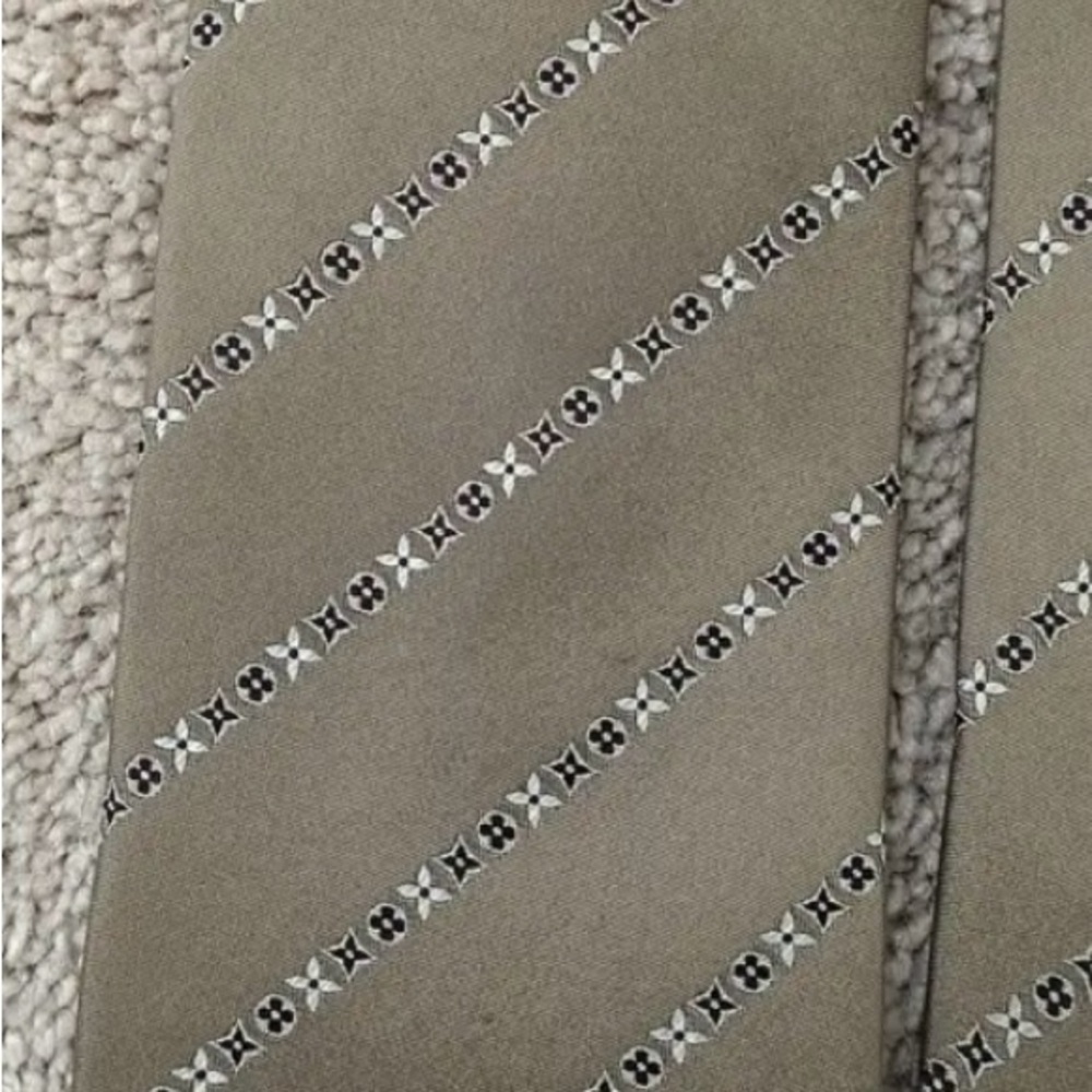 LOUIS VUITTON Bias Monogram Tie - Picture 3 of 6